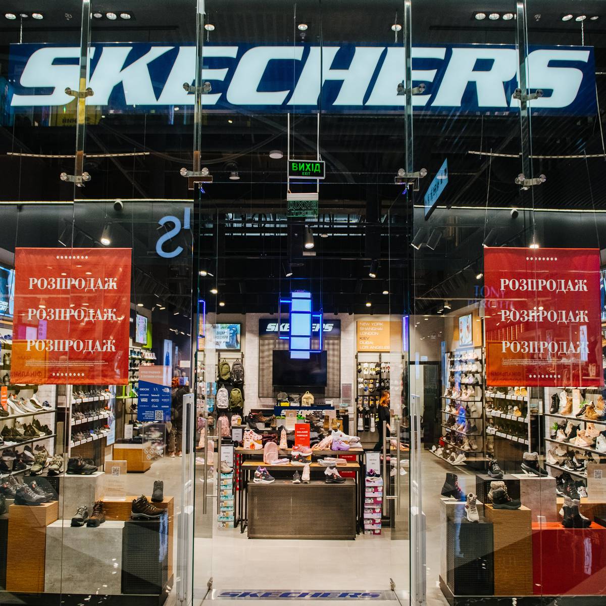 SKECHERS